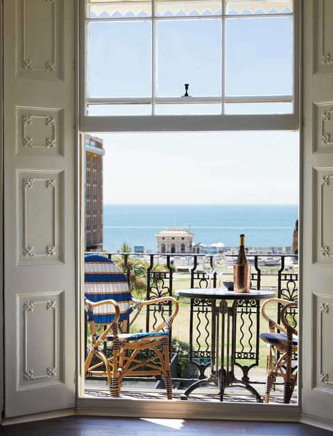 Luxury Apartment, Balcony, Sea View | In-room dining