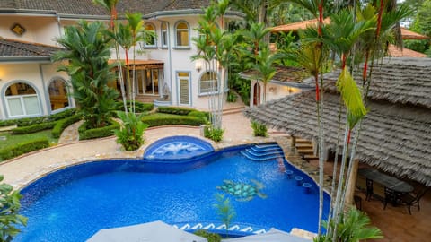 House (6 Bedrooms) | Interior