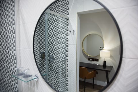 Executive Double or Twin Room (Elegant ) | Bathroom | Shower, designer toiletries, hair dryer, slippers