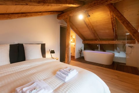 Deluxe Suite, Jetted Tub | 1 bedroom, Select Comfort beds, free WiFi