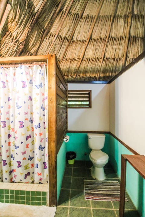 Family Cabin, Multiple Beds, Non Smoking | Bathroom | Towels