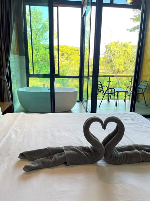 Panoramic Room, Bathtub | Desk, blackout drapes, free WiFi, bed sheets