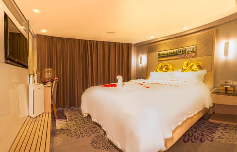 Romantic Double Room | Minibar, desk, blackout drapes, WiFi (free)