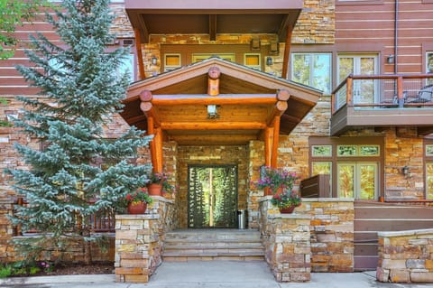 Condo, 2 Bedrooms | Exterior