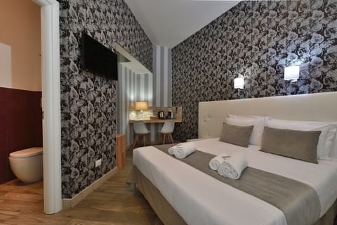 Superior Double or Twin Room | Desk, soundproofing, iron/ironing board, free cribs/infant beds