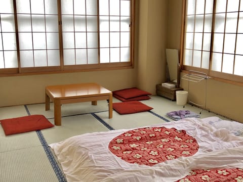 Japanese Style Twin Room with Shared Bathroom | Free WiFi