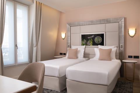 Deluxe Double or Twin Room | Free minibar items, in-room safe, soundproofing, free WiFi