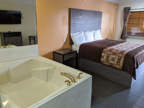 Deluxe Room | Desk, iron/ironing board, free WiFi, bed sheets