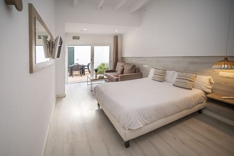 Standard Double Room, Non Smoking | 1 bedroom, down comforters, WiFi (free), individually decorated