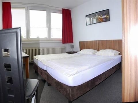 Double or Twin Room, Ensuite (DBL/TWN)