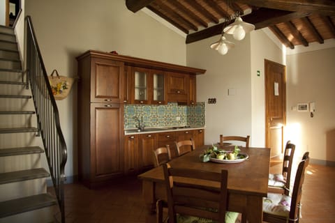 Standard Apartment, 2 Bedrooms, Garden View | In-room dining