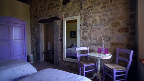 Twin Room, 2 Twin Beds, Ensuite (Lavanda) | Cribs/infant beds, bed sheets