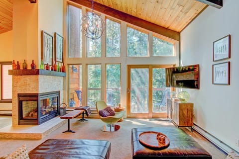 Condo, 2 Bedrooms | Living area | TV