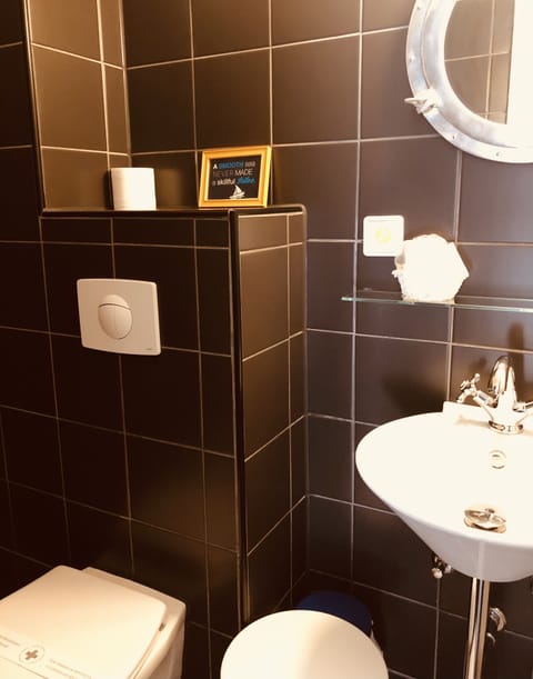 Single Room | Desk, free WiFi, bed sheets