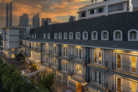 Front of property - evening/night