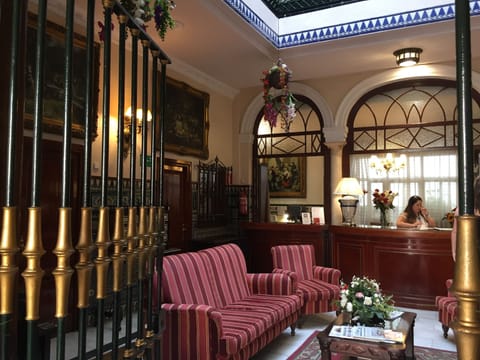 Lobby lounge