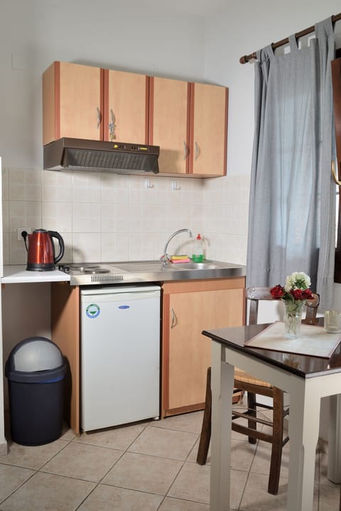 Apartment | Private kitchen | Fridge, stovetop, espresso maker, coffee/tea maker