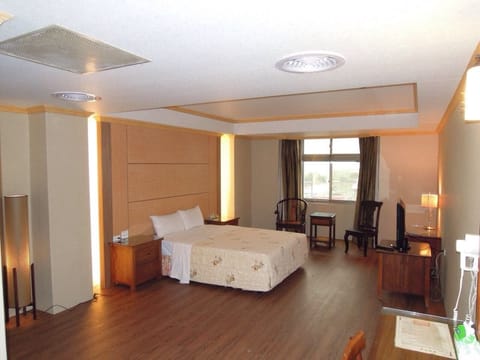 Business Room, 1 Double Bed, Non Smoking | Desk, free WiFi, bed sheets