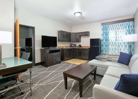 Suite, 1 King Bed, Non Smoking | Private kitchen | Fridge, microwave, coffee/tea maker