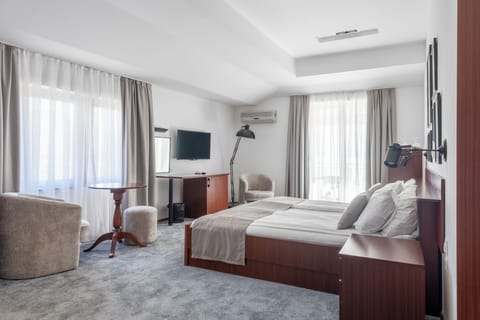 Superior Double Room | Premium bedding, minibar, in-room safe, desk