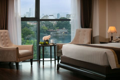 Deluxe Suite, 1 King Bed, Lake View | View from room