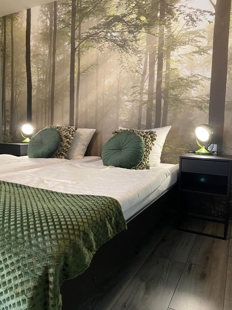 Premium bedding, desk, blackout drapes, free WiFi