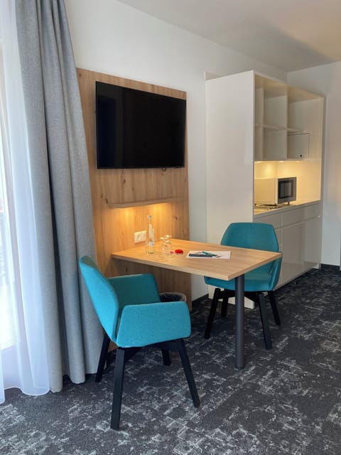 Apartment, Kitchenette (Haupthaus Oder Gästehaus) | Blackout drapes, iron/ironing board, free WiFi, bed sheets