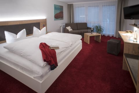 Apartment, Kitchenette (Haupthaus Oder Gästehaus) | Blackout drapes, iron/ironing board, free WiFi, bed sheets