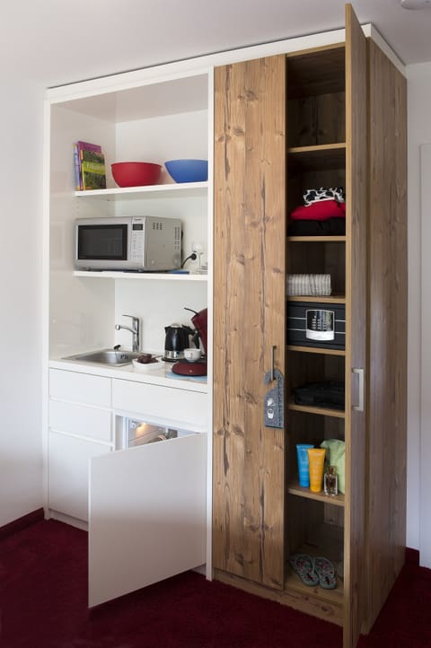 Coffee/tea maker, electric kettle