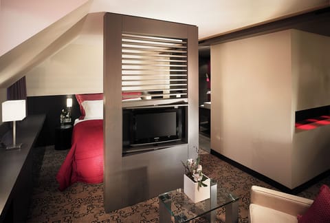 Superior Suite | Premium bedding, in-room safe, individually decorated, desk