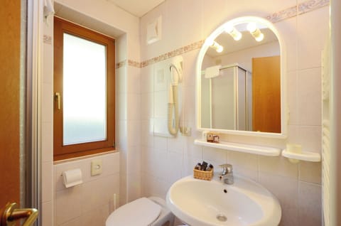 Standard Double Room, 1 Queen Bed, Non Smoking | Bathroom | Free toiletries, hair dryer, slippers, bidet