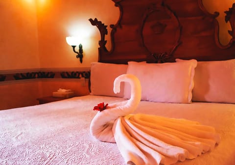 Royal Double Room, 1 Double Bed, Smoking | Iron/ironing board, free WiFi, bed sheets, wheelchair access