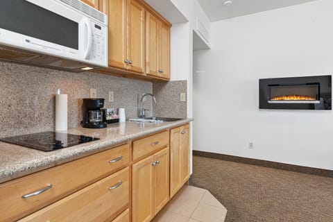 207 - Wavy Days | Private kitchen | Microwave, coffee/tea maker, toaster