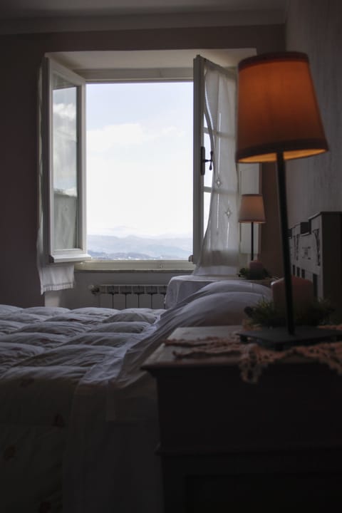 Double Room | Desk, free WiFi, bed sheets