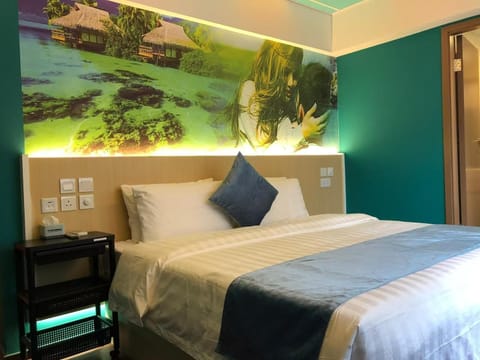 Deluxe Double Room, 1 King Bed | Iron/ironing board, free WiFi, bed sheets, wheelchair access