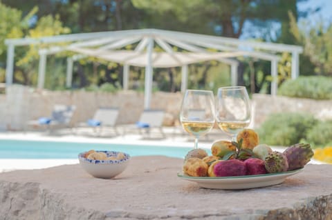 Seasonal outdoor pool, pool umbrellas, sun loungers
