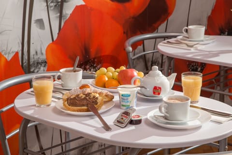 Daily breakfast for a fee