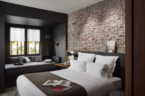 Triple Room | Premium bedding, down comforters, in-room safe, soundproofing