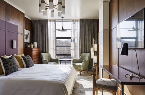 Roomy View | Premium bedding, down comforters, pillowtop beds, minibar