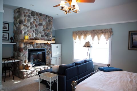 Mackinac | Hypo-allergenic bedding, individually decorated, individually furnished