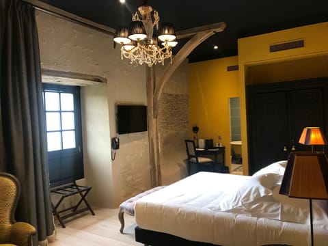 Junior Suite | Premium bedding, individually decorated, individually furnished, desk