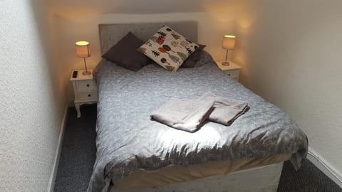 Basic Single Room (Small) | Free WiFi, bed sheets