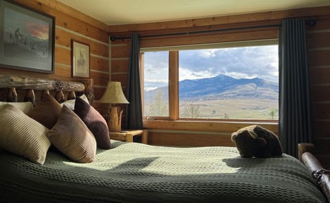 Deluxe Room, 1 Queen Bed, Mountain View | Mountain view