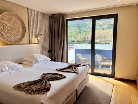 Standard Double Room, River View | 1 bedroom, desk, blackout drapes, soundproofing