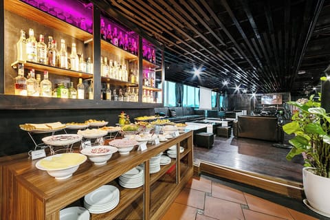 Free daily buffet breakfast