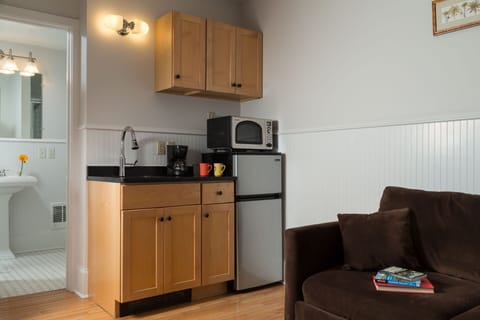 Room (12) | Premium bedding, desk, free WiFi, bed sheets