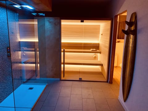 Couples treatment rooms, sauna, hot tub, body treatments