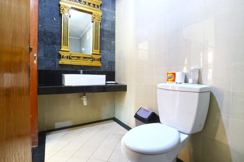 Room, Ocean View | Bathroom | Shower, free toiletries, towels