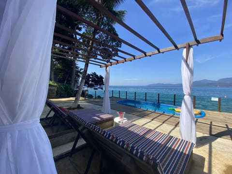 32-inch LED TV with cable channels, TV