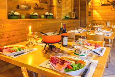 Breakfast, lunch, dinner served; Regional cuisine 